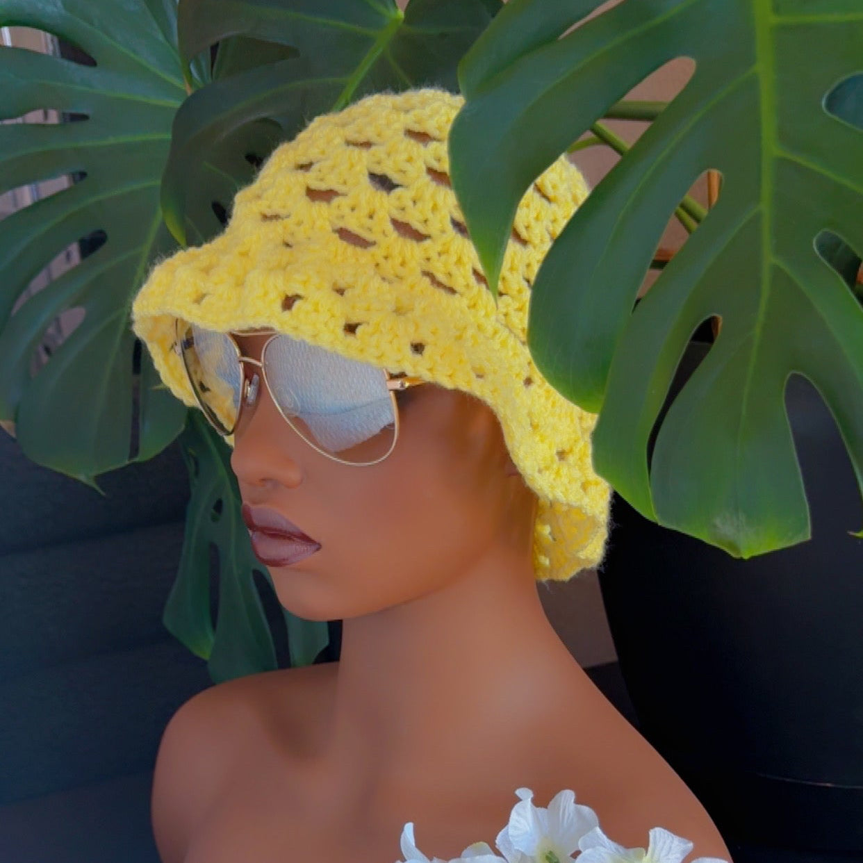 Color: Light Yellow