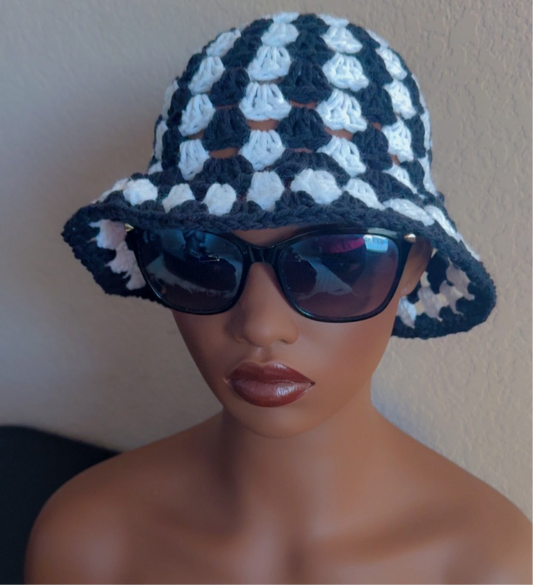 Striped Crochet Granny Stitch Bucket Hat (Black & White)