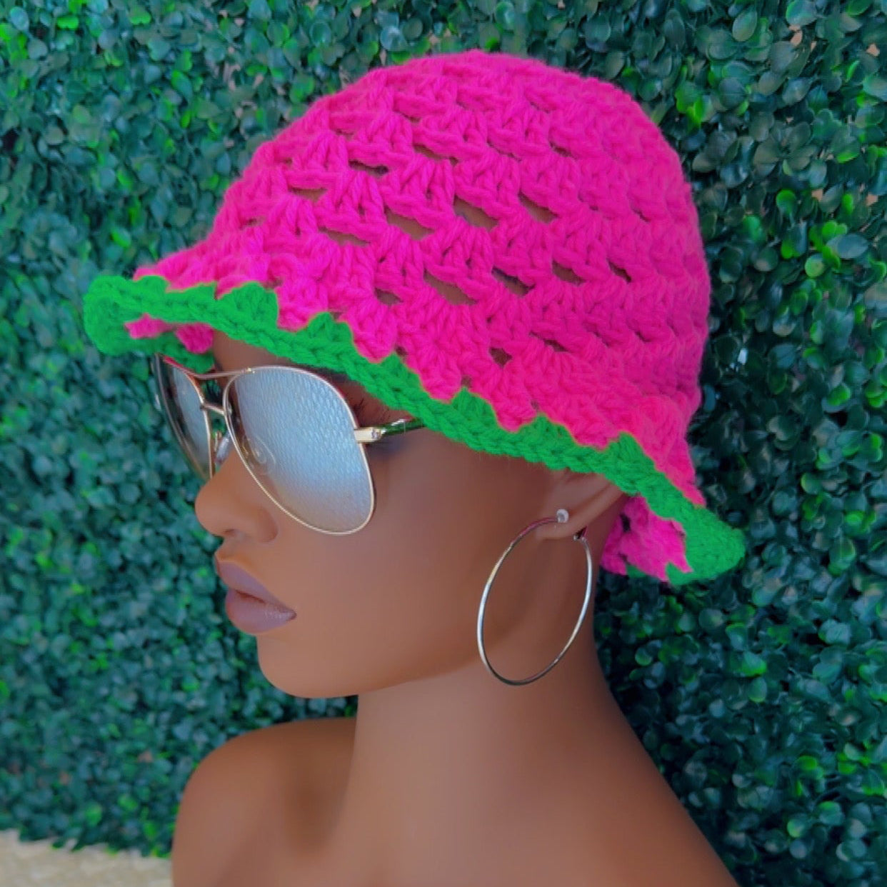 Color: Pink w/ Green Trim