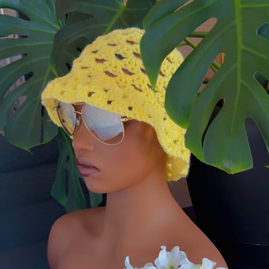 Color: Light Yellow